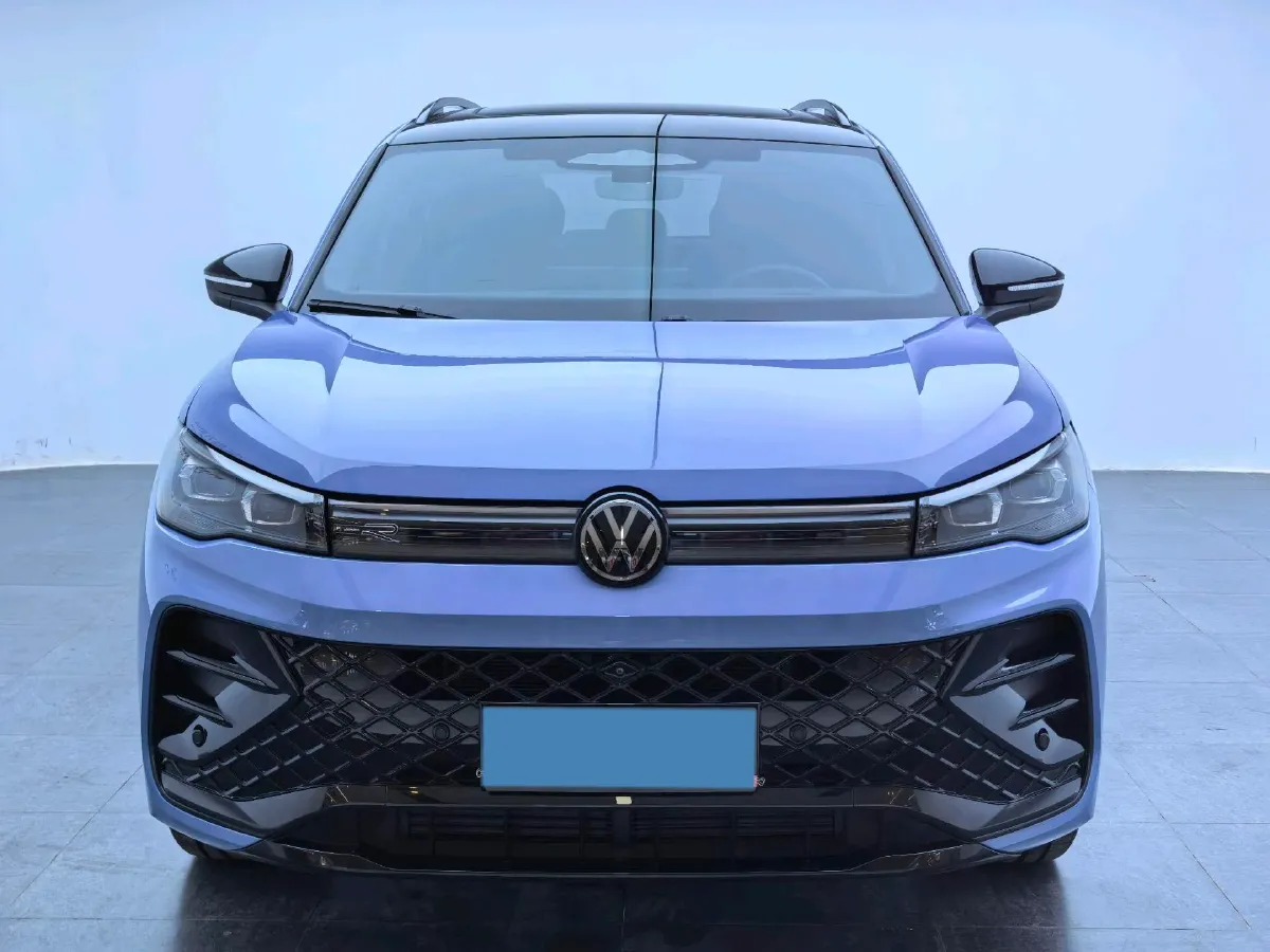 2024 Volkswagen Tiguan L 2.0T 220HP L4 7DCT,autocango,china used car exporter,china ev exporter,chinese used car exporter,chinese used ev exporter