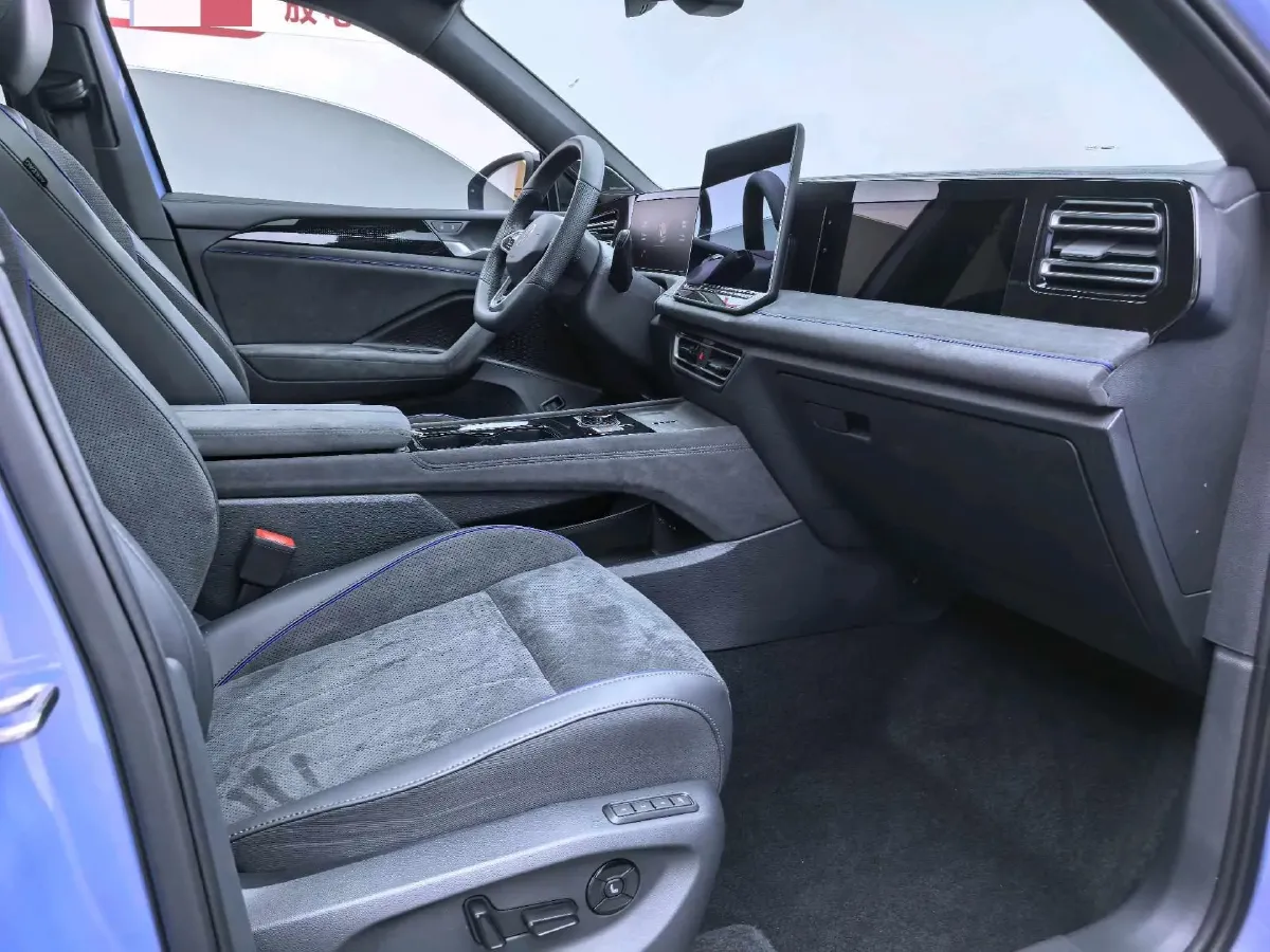 2024 Volkswagen Tiguan L 2.0T 220HP L4 7DCT,autocango,china used car exporter,china ev exporter,chinese used car exporter,chinese used ev exporter