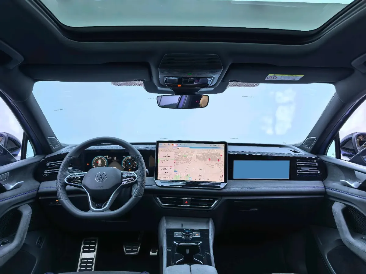 2024 Volkswagen Tiguan L 2.0T 220HP L4 7DCT,autocango,china used car exporter,china ev exporter,chinese used car exporter,chinese used ev exporter