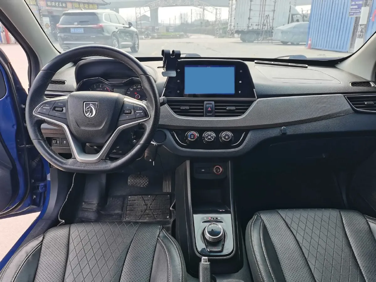 2018 BaoJun 310W 1.5L 112HP L4 5AMT,autocango,china used car exporter,china ev exporter,chinese used car exporter,chinese used ev exporter