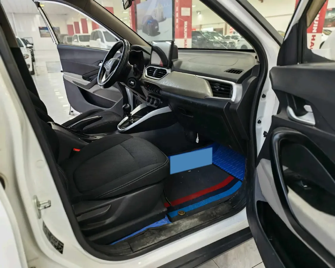 2019 BaoJun 730 1.5L 105HP L4 6MT,autocango,china used car exporter,china ev exporter,chinese used car exporter,chinese used ev exporter
