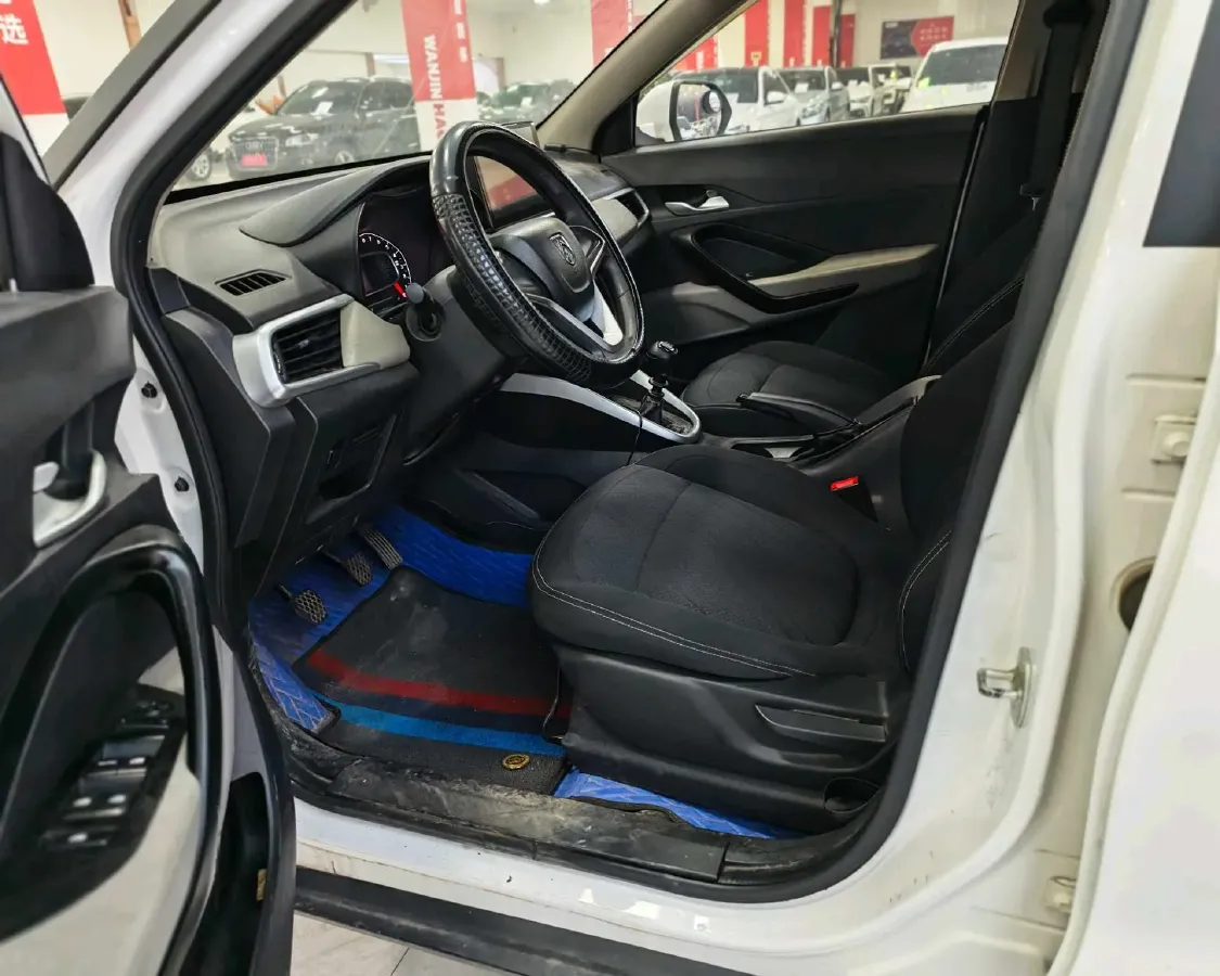 2019 BaoJun 730 1.5L 105HP L4 6MT,autocango,china used car exporter,china ev exporter,chinese used car exporter,chinese used ev exporter