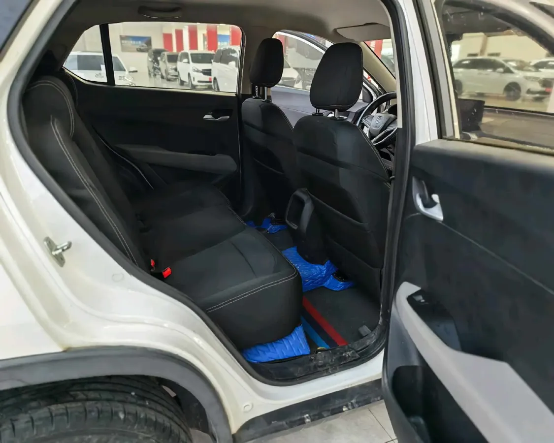 2019 BaoJun 730 1.5L 105HP L4 6MT,autocango,china used car exporter,china ev exporter,chinese used car exporter,chinese used ev exporter