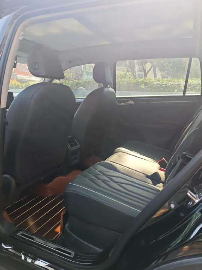 2024 Volkswagen Tiguan L 2.0T 186HP L4 7DCT,autocango,china used car exporter,china ev exporter,chinese used car exporter,chinese used ev exporter