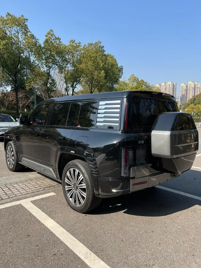 2023 YangWang U8 2.0T 272HP L4 REEV 49.05KWH,autocango,china used car exporter,china ev exporter,chinese used car exporter,chinese used ev exporter