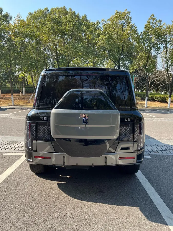 2023 YangWang U8 2.0T 272HP L4 REEV 49.05KWH,autocango,china used car exporter,china ev exporter,chinese used car exporter,chinese used ev exporter