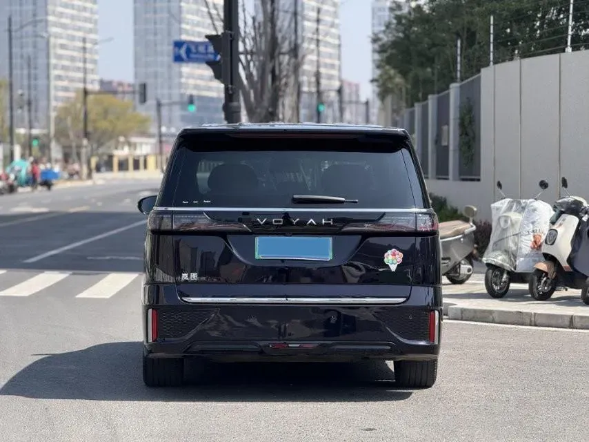 2025 Voyah Dream 1.5T 150HP L4 PHEV 41.7KWH,autocango,china used car exporter,china ev exporter,chinese used car exporter,chinese used ev exporter