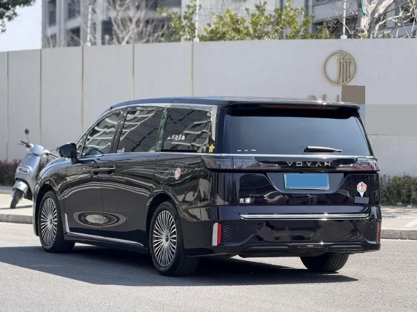 2025 Voyah Dream 1.5T 150HP L4 PHEV 41.7KWH,autocango,china used car exporter,china ev exporter,chinese used car exporter,chinese used ev exporter