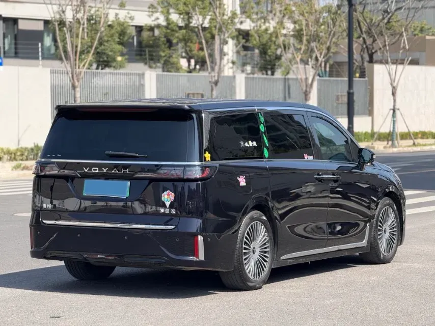 2025 Voyah Dream 1.5T 150HP L4 PHEV 41.7KWH,autocango,china used car exporter,china ev exporter,chinese used car exporter,chinese used ev exporter
