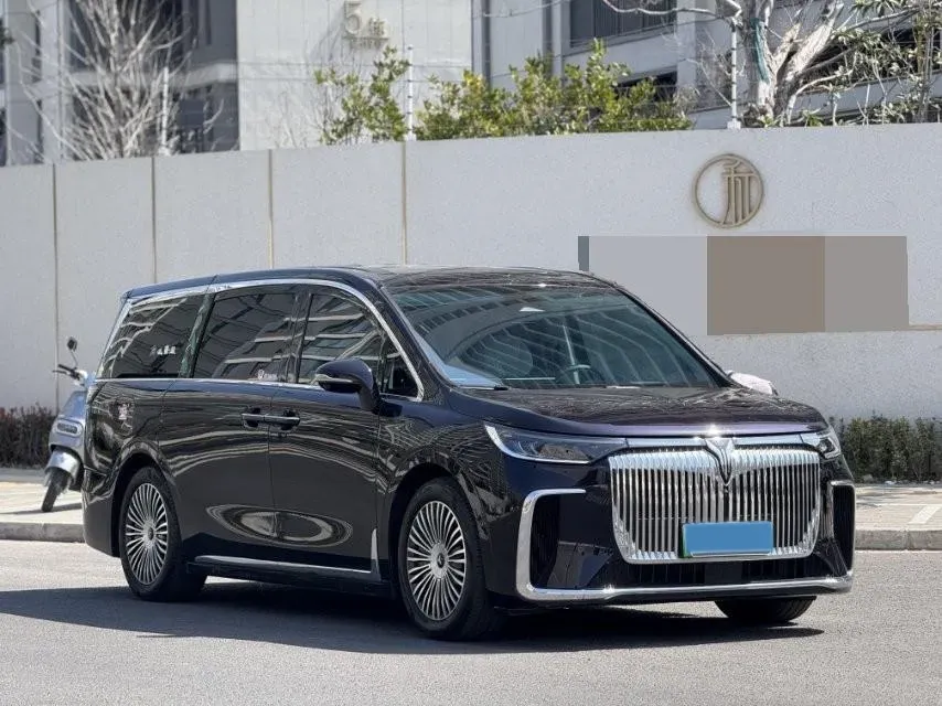 2025 Voyah Dream 1.5T 150HP L4 PHEV 41.7KWH,autocango,china used car exporter,china ev exporter,chinese used car exporter,chinese used ev exporter