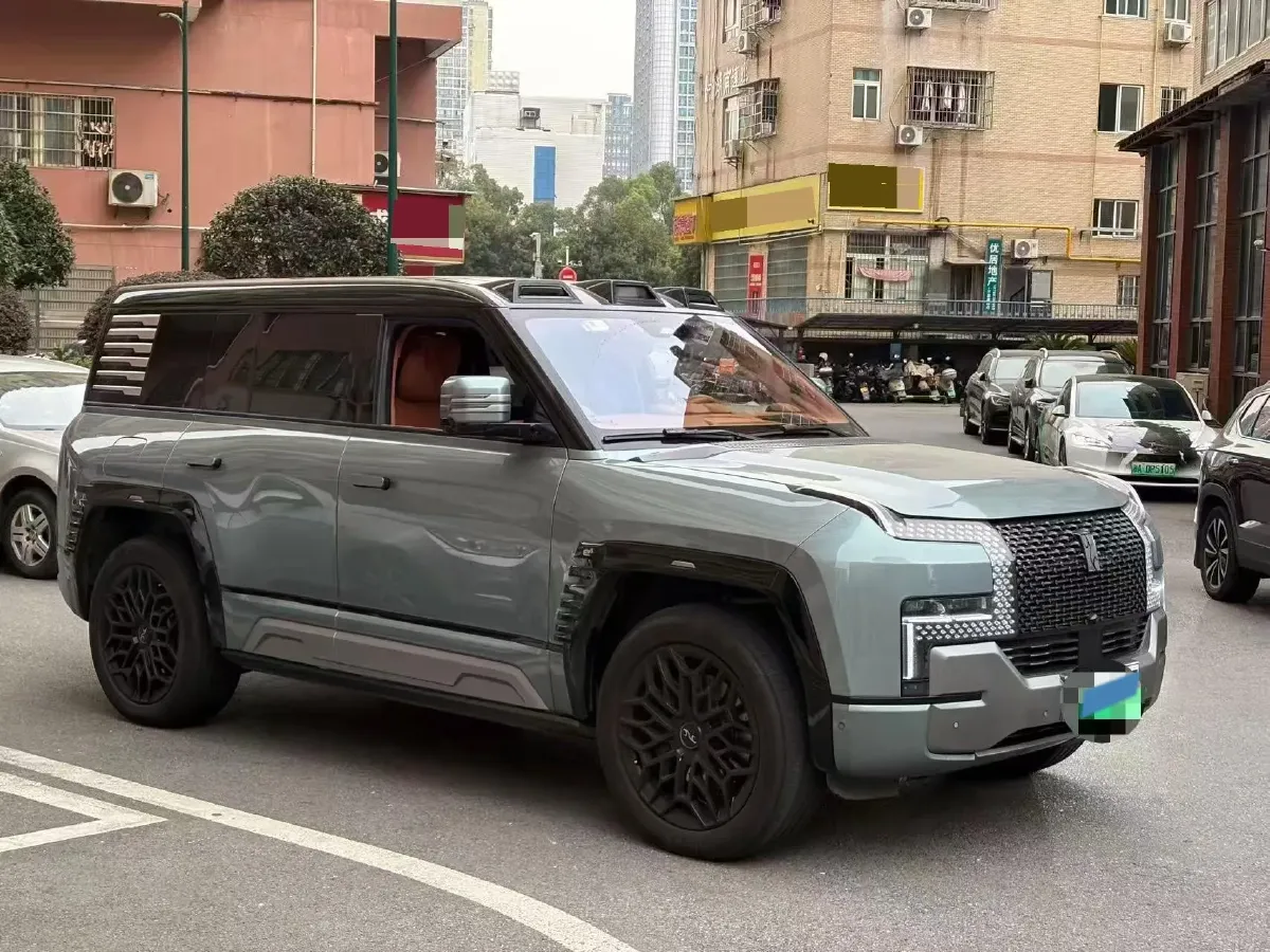 2023 YangWang U8 2.0T 272HP L4 REEV 49.05KWH,autocango,china used car exporter,china ev exporter,chinese used car exporter,chinese used ev exporter