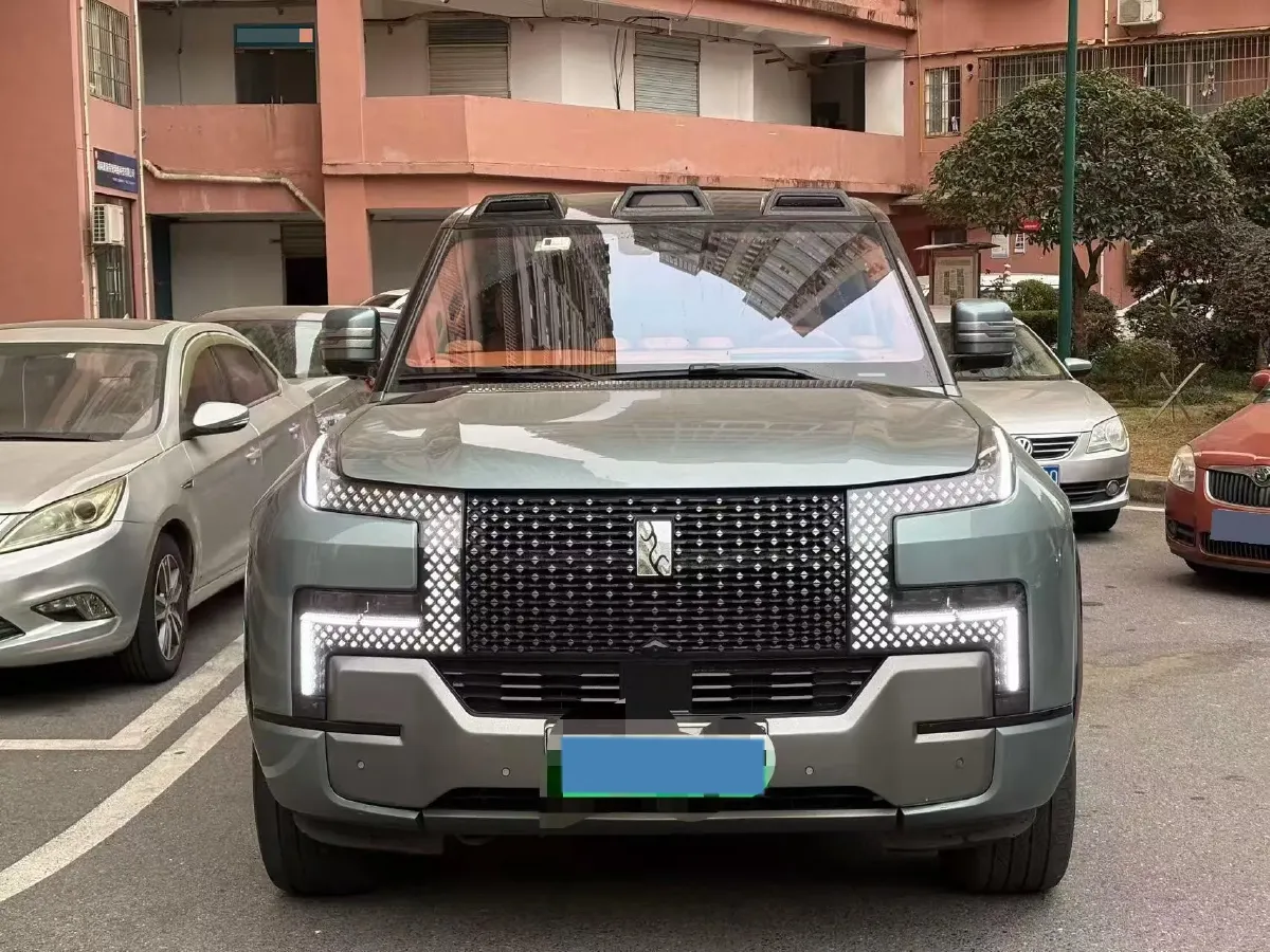 2023 YangWang U8 2.0T 272HP L4 REEV 49.05KWH,autocango,china used car exporter,china ev exporter,chinese used car exporter,chinese used ev exporter