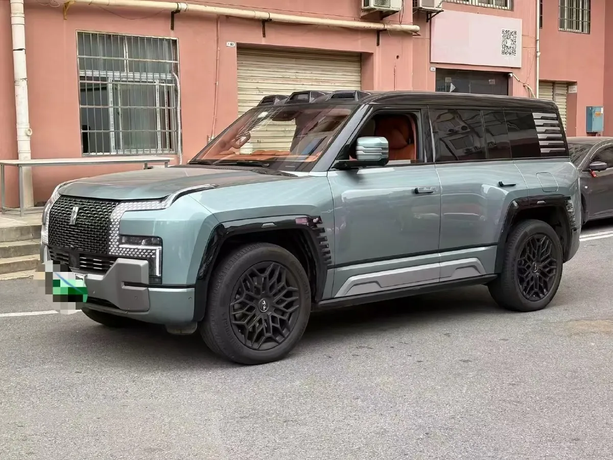 2023 YangWang U8 2.0T 272HP L4 REEV 49.05KWH,autocango,china used car exporter,china ev exporter,chinese used car exporter,chinese used ev exporter