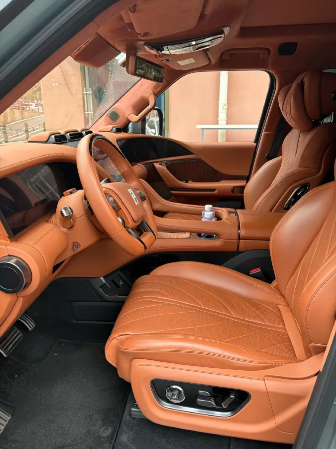 2023 YangWang U8 2.0T 272HP L4 REEV 49.05KWH,autocango,china used car exporter,china ev exporter,chinese used car exporter,chinese used ev exporter