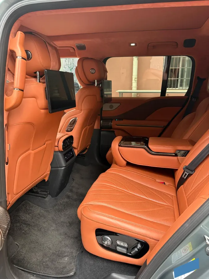 2023 YangWang U8 2.0T 272HP L4 REEV 49.05KWH,autocango,china used car exporter,china ev exporter,chinese used car exporter,chinese used ev exporter