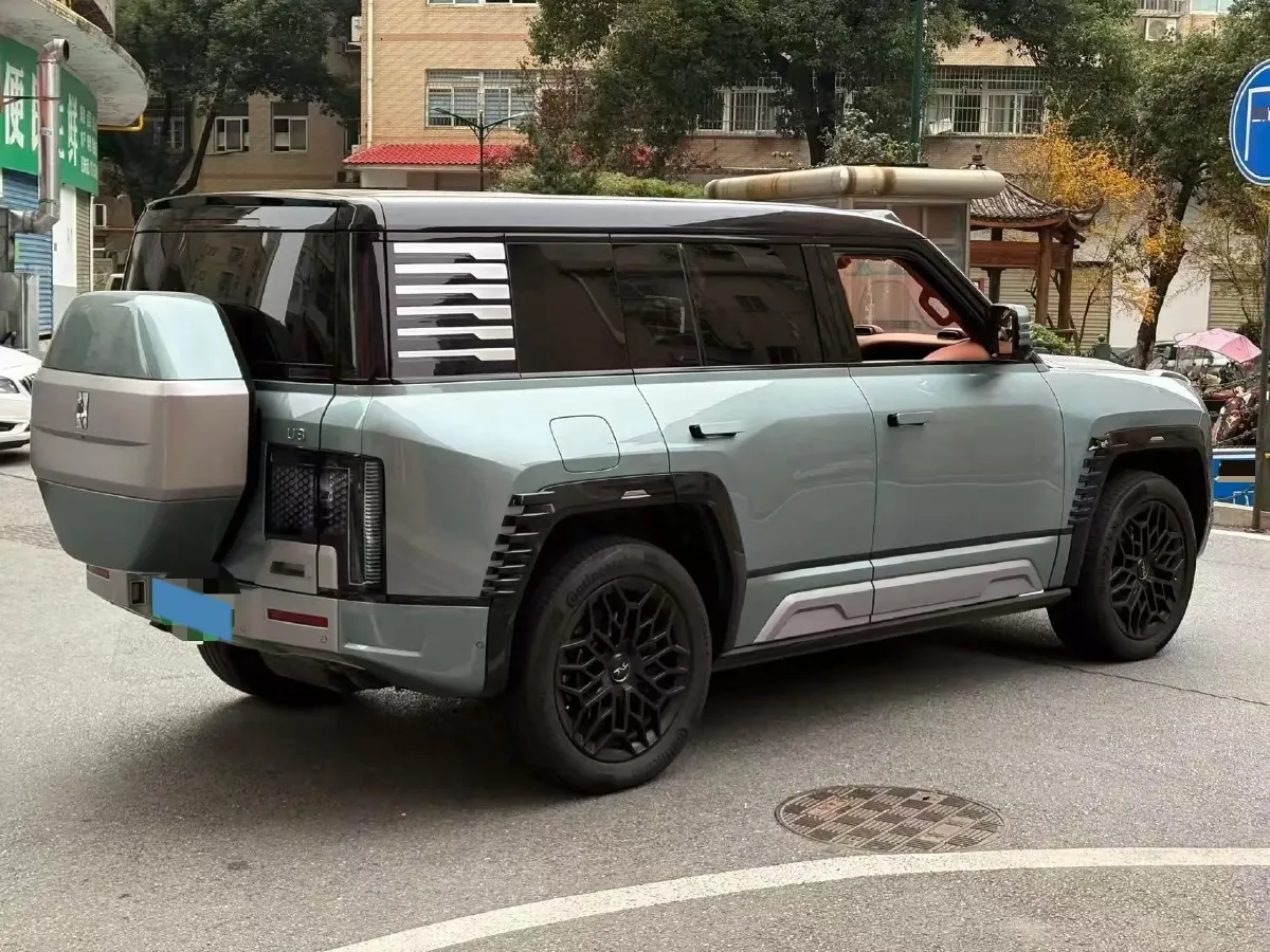 2023 YangWang U8 2.0T 272HP L4 REEV 49.05KWH,autocango,china used car exporter,china ev exporter,chinese used car exporter,chinese used ev exporter