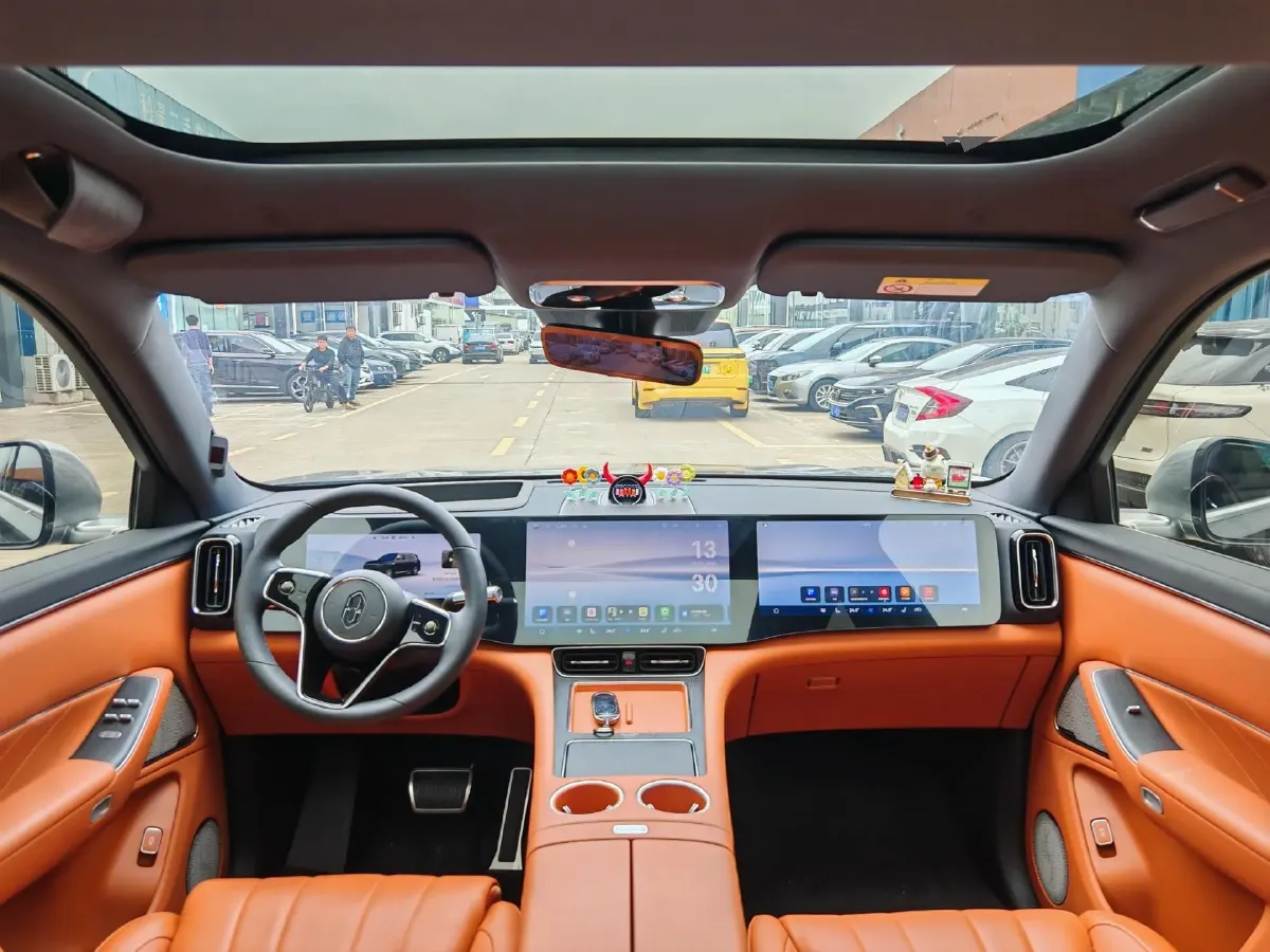 2025 AITO AITO M8 REEV 160HP REEV 53.4KWH,autocango,china used car exporter,china ev exporter,chinese used car exporter,chinese used ev exporter