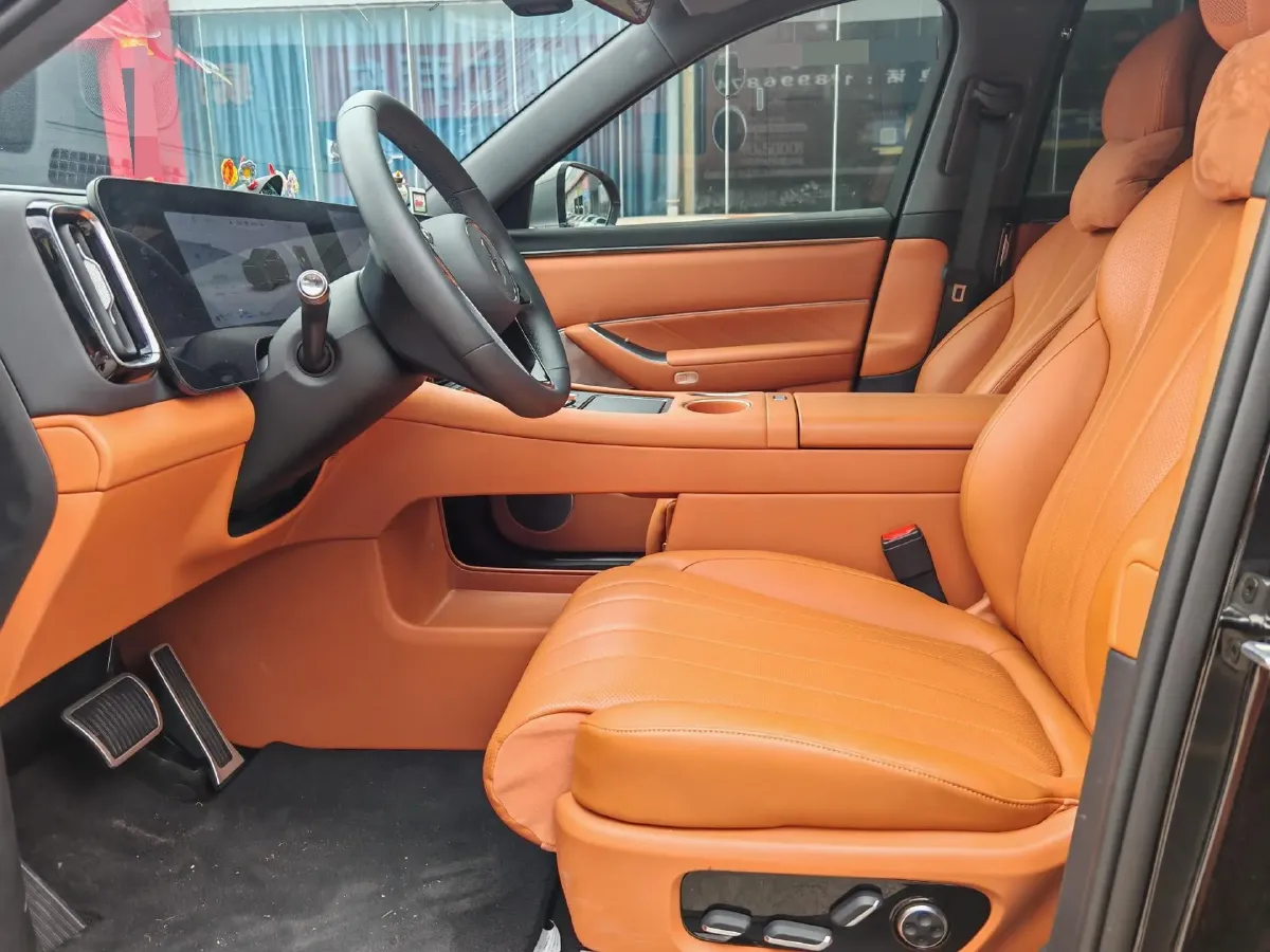 2025 AITO AITO M8 REEV 160HP REEV 53.4KWH,autocango,china used car exporter,china ev exporter,chinese used car exporter,chinese used ev exporter