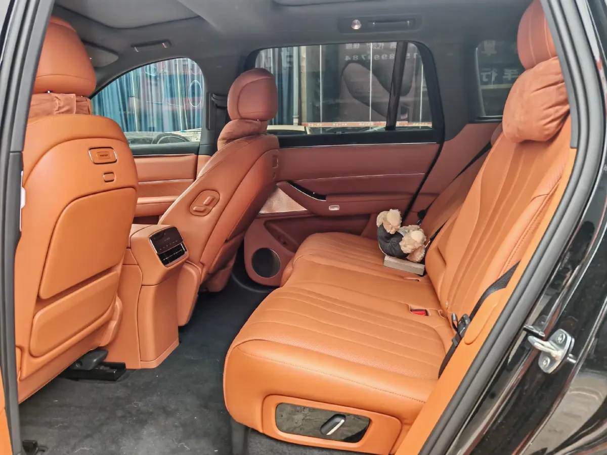 2025 AITO AITO M8 REEV 160HP REEV 53.4KWH,autocango,china used car exporter,china ev exporter,chinese used car exporter,chinese used ev exporter