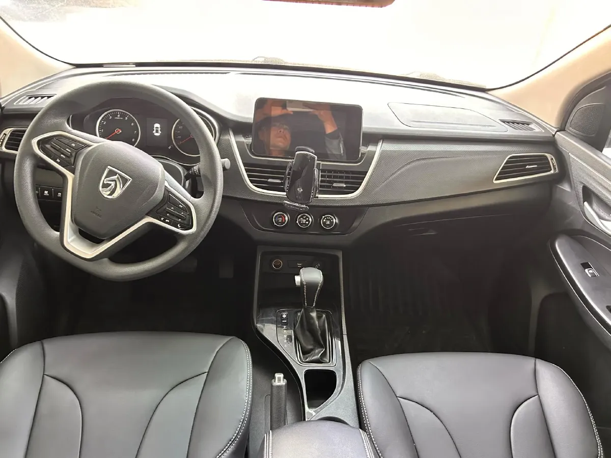 2019 BaoJun 730 1.5T 151HP L4 CVT,autocango,china used car exporter,china ev exporter,chinese used car exporter,chinese used ev exporter