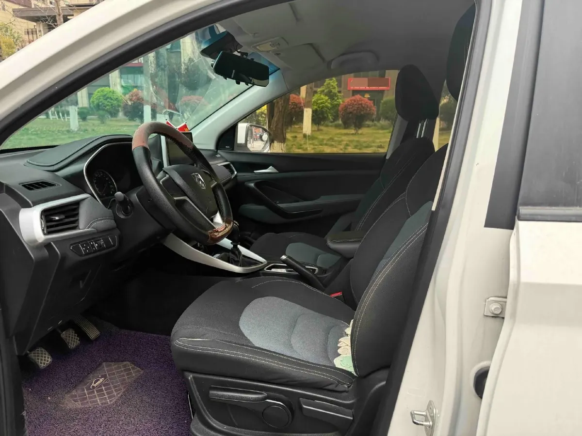 2018 BaoJun 530 1.5T 150HP L4 6MT,autocango,china used car exporter,china ev exporter,chinese used car exporter,chinese used ev exporter