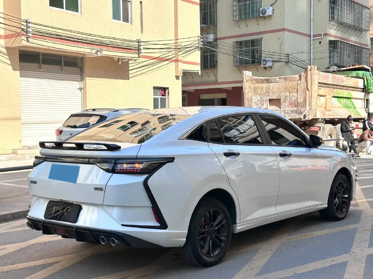 2023 DongFeng Aeolus YiXuan 1.5L 125HP L4 6DCT,autocango,china used car exporter,china ev exporter,chinese used car exporter,chinese used ev exporter