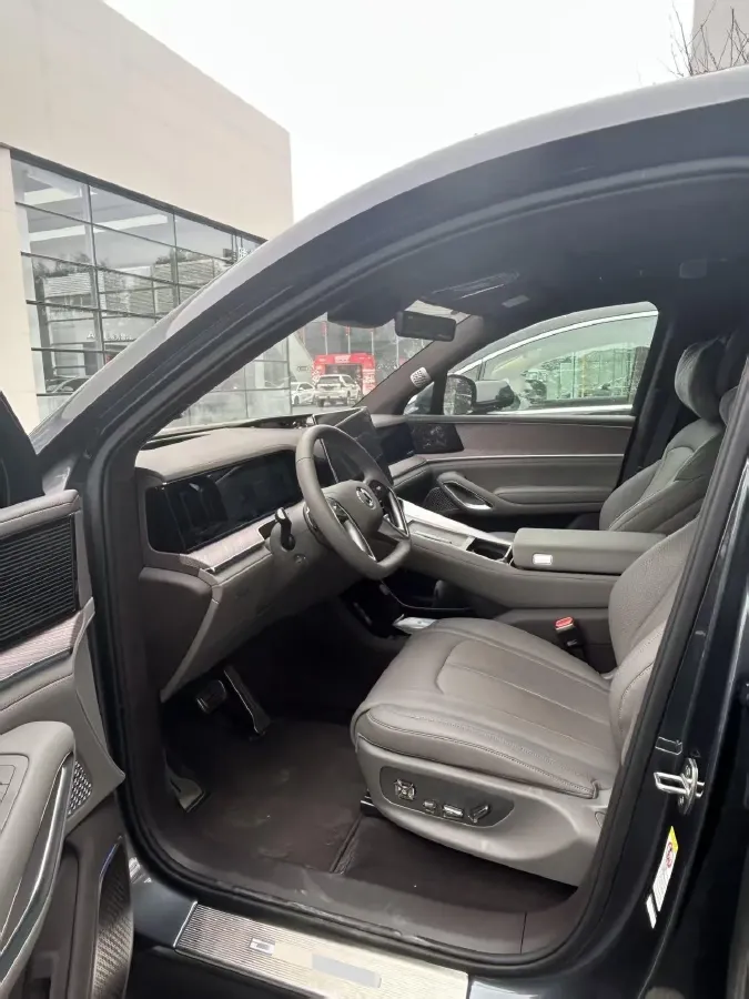 2025 Denza DenzaN9 2.0T 207HP L4 E-CVT PHEV,autocango,china used car exporter,china ev exporter,chinese used car exporter,chinese used ev exporter