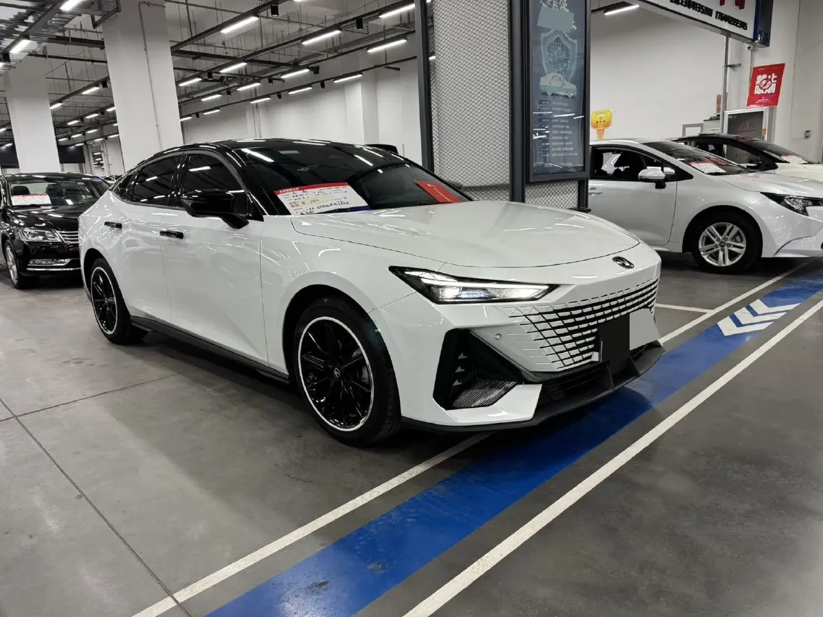 2023 ChangAn UNI-V 1.5T 188HP L4 7DCT,autocango,china used car exporter,china ev exporter,chinese used car exporter,chinese used ev exporter