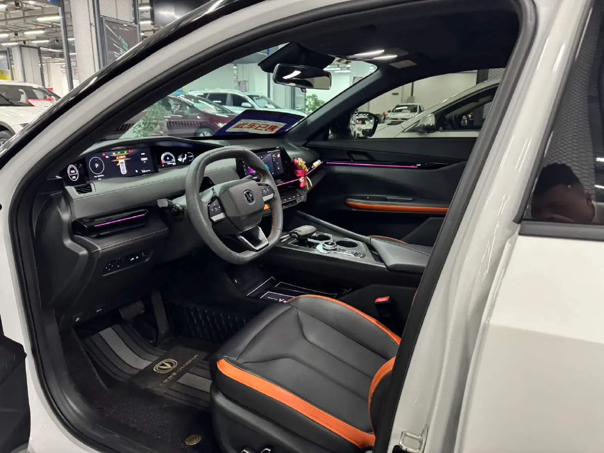 2023 ChangAn UNI-V 1.5T 188HP L4 7DCT,autocango,china used car exporter,china ev exporter,chinese used car exporter,chinese used ev exporter