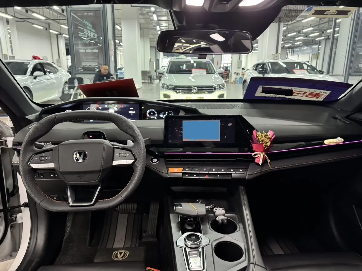 2023 ChangAn UNI-V 1.5T 188HP L4 7DCT,autocango,china used car exporter,china ev exporter,chinese used car exporter,chinese used ev exporter