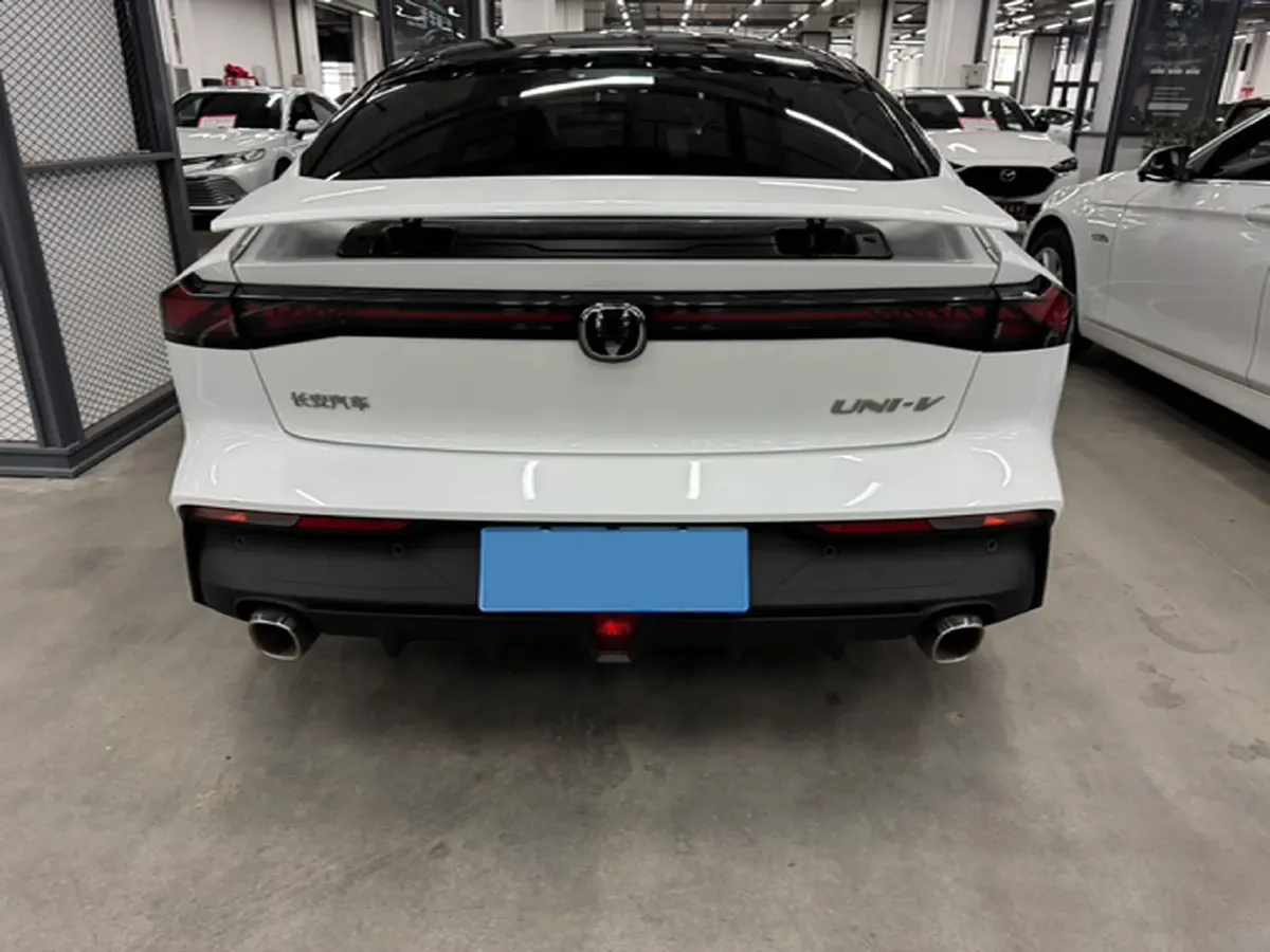 2023 ChangAn UNI-V 1.5T 188HP L4 7DCT,autocango,china used car exporter,china ev exporter,chinese used car exporter,chinese used ev exporter