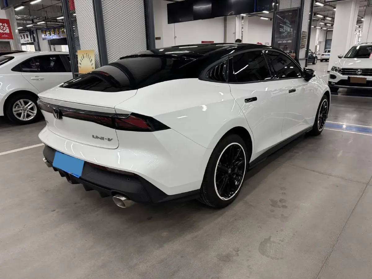 2023 ChangAn UNI-V 1.5T 188HP L4 7DCT,autocango,china used car exporter,china ev exporter,chinese used car exporter,chinese used ev exporter