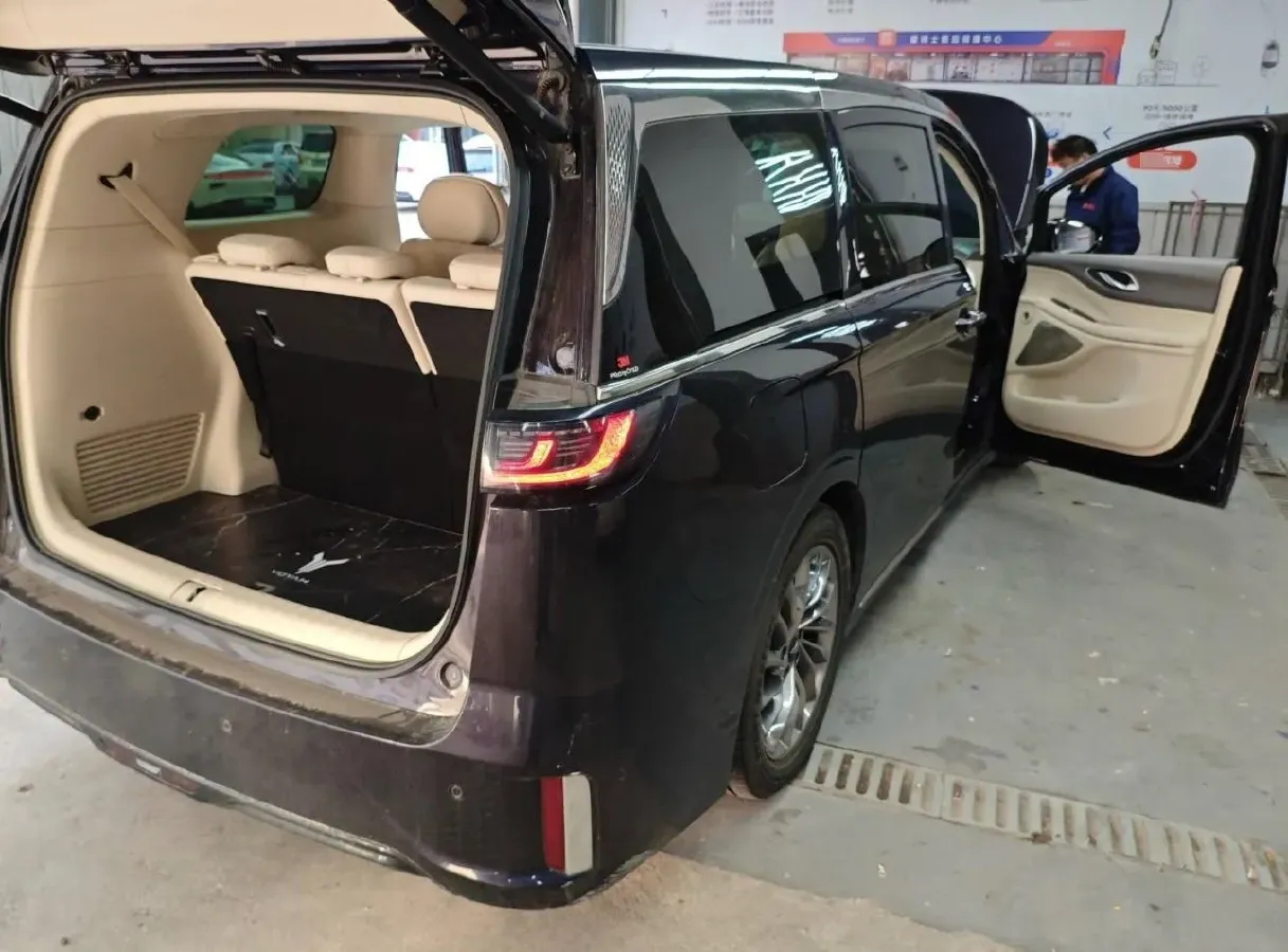 2024 Voyah Dream 1.5T 150HP L4 PHEV 43KWH,autocango,china used car exporter,china ev exporter,chinese used car exporter,chinese used ev exporter
