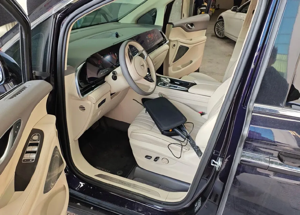 2024 Voyah Dream 1.5T 150HP L4 PHEV 43KWH,autocango,china used car exporter,china ev exporter,chinese used car exporter,chinese used ev exporter