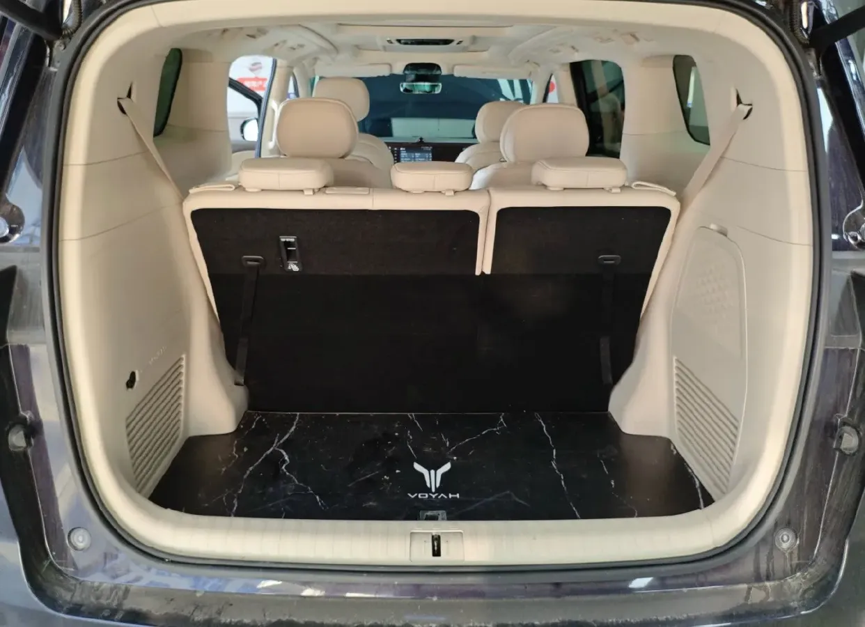 2024 Voyah Dream 1.5T 150HP L4 PHEV 43KWH,autocango,china used car exporter,china ev exporter,chinese used car exporter,chinese used ev exporter