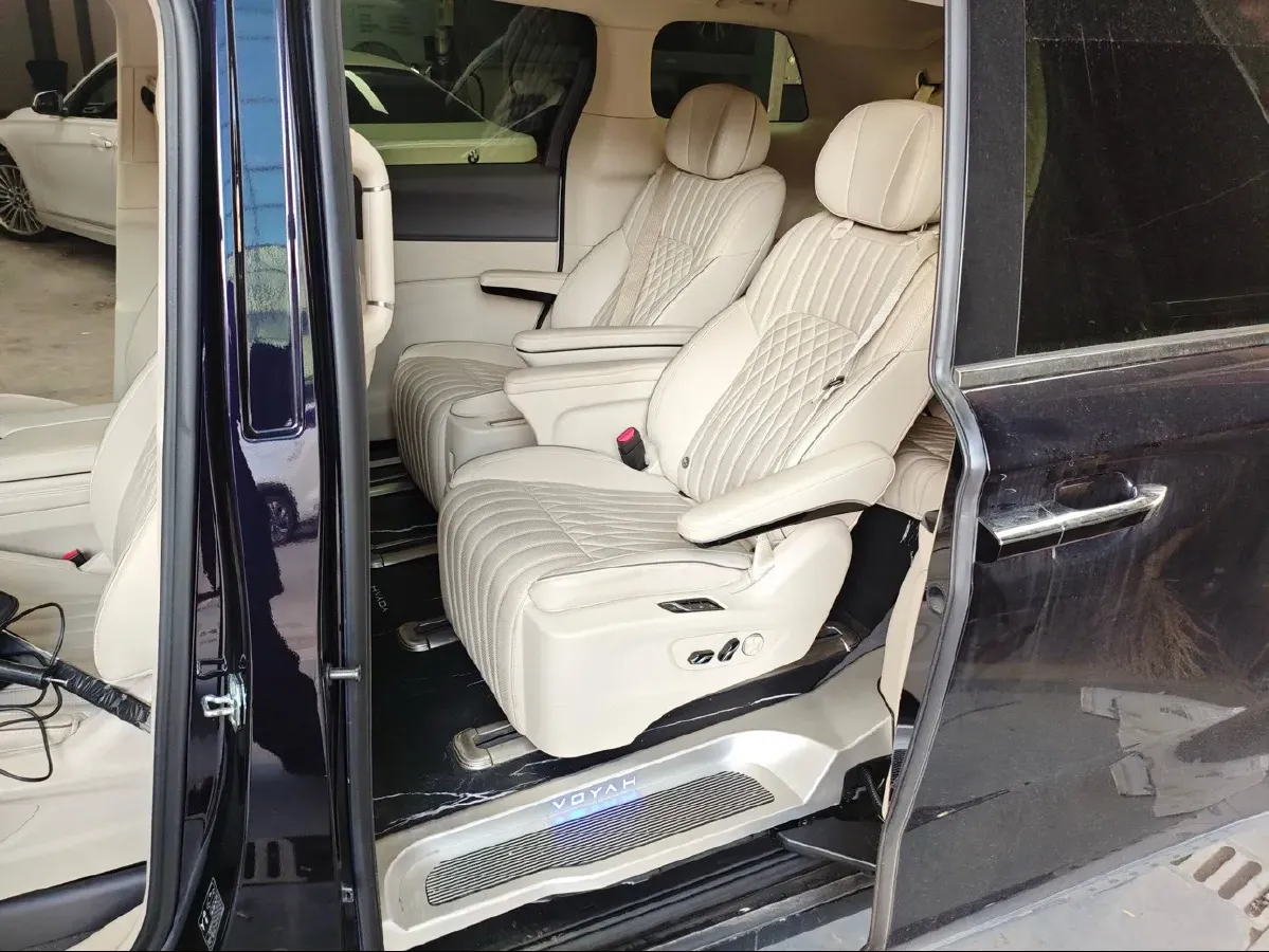 2024 Voyah Dream 1.5T 150HP L4 PHEV 43KWH,autocango,china used car exporter,china ev exporter,chinese used car exporter,chinese used ev exporter