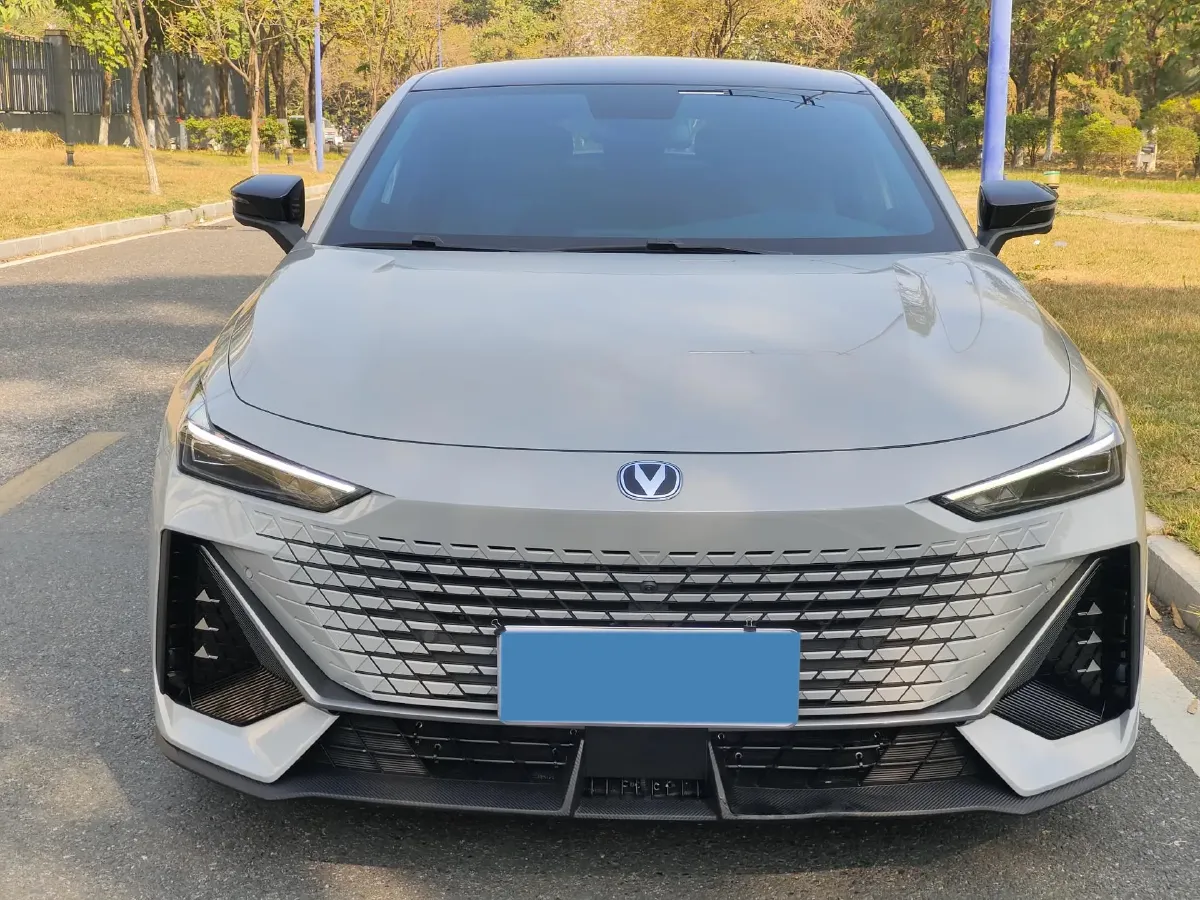 2022 ChangAn UNI-V 1.5T 188HP L4 7DCT,autocango,china used car exporter,china ev exporter,chinese used car exporter,chinese used ev exporter