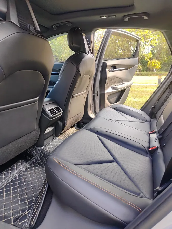 2022 ChangAn UNI-V 1.5T 188HP L4 7DCT,autocango,china used car exporter,china ev exporter,chinese used car exporter,chinese used ev exporter