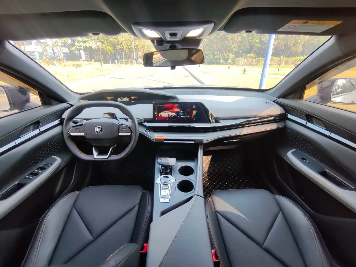 2022 ChangAn UNI-V 1.5T 188HP L4 7DCT,autocango,china used car exporter,china ev exporter,chinese used car exporter,chinese used ev exporter