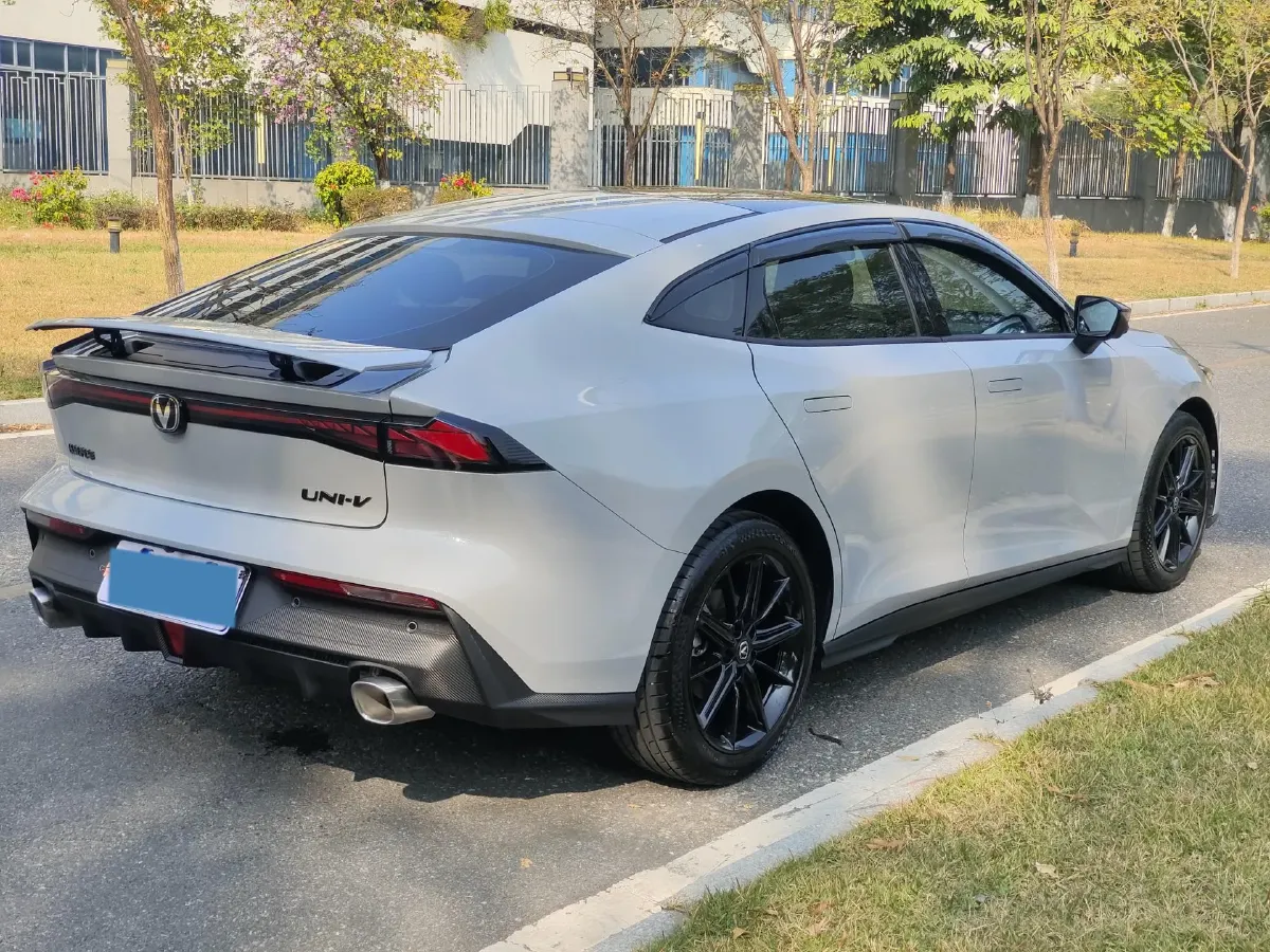 2022 ChangAn UNI-V 1.5T 188HP L4 7DCT,autocango,china used car exporter,china ev exporter,chinese used car exporter,chinese used ev exporter