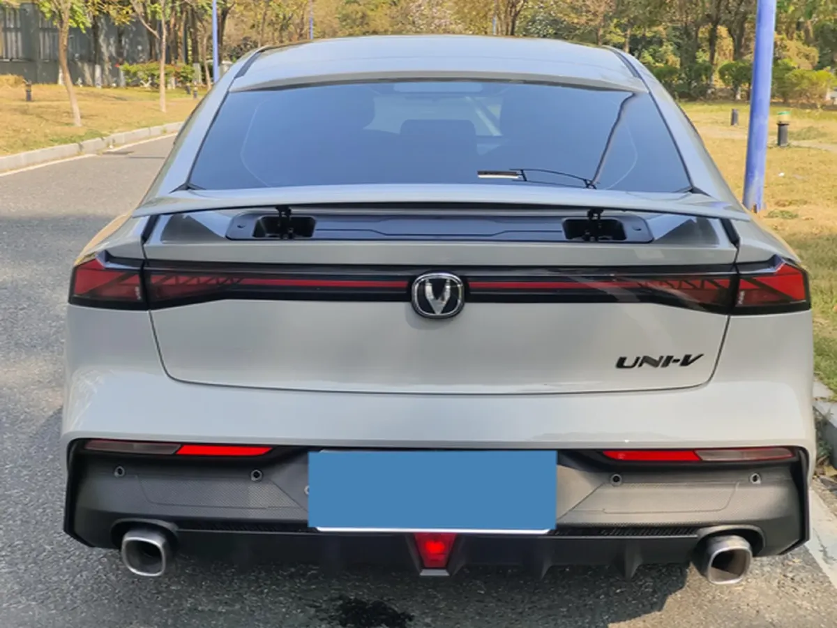 2022 ChangAn UNI-V 1.5T 188HP L4 7DCT,autocango,china used car exporter,china ev exporter,chinese used car exporter,chinese used ev exporter