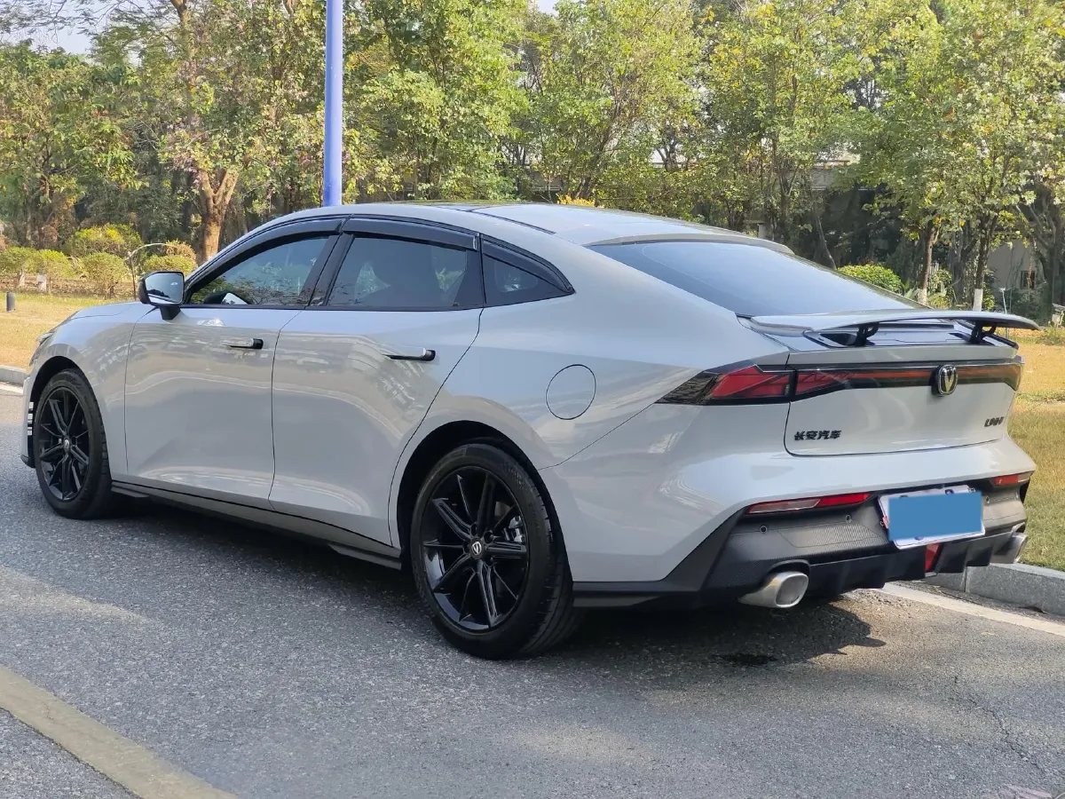 2022 ChangAn UNI-V 1.5T 188HP L4 7DCT,autocango,china used car exporter,china ev exporter,chinese used car exporter,chinese used ev exporter