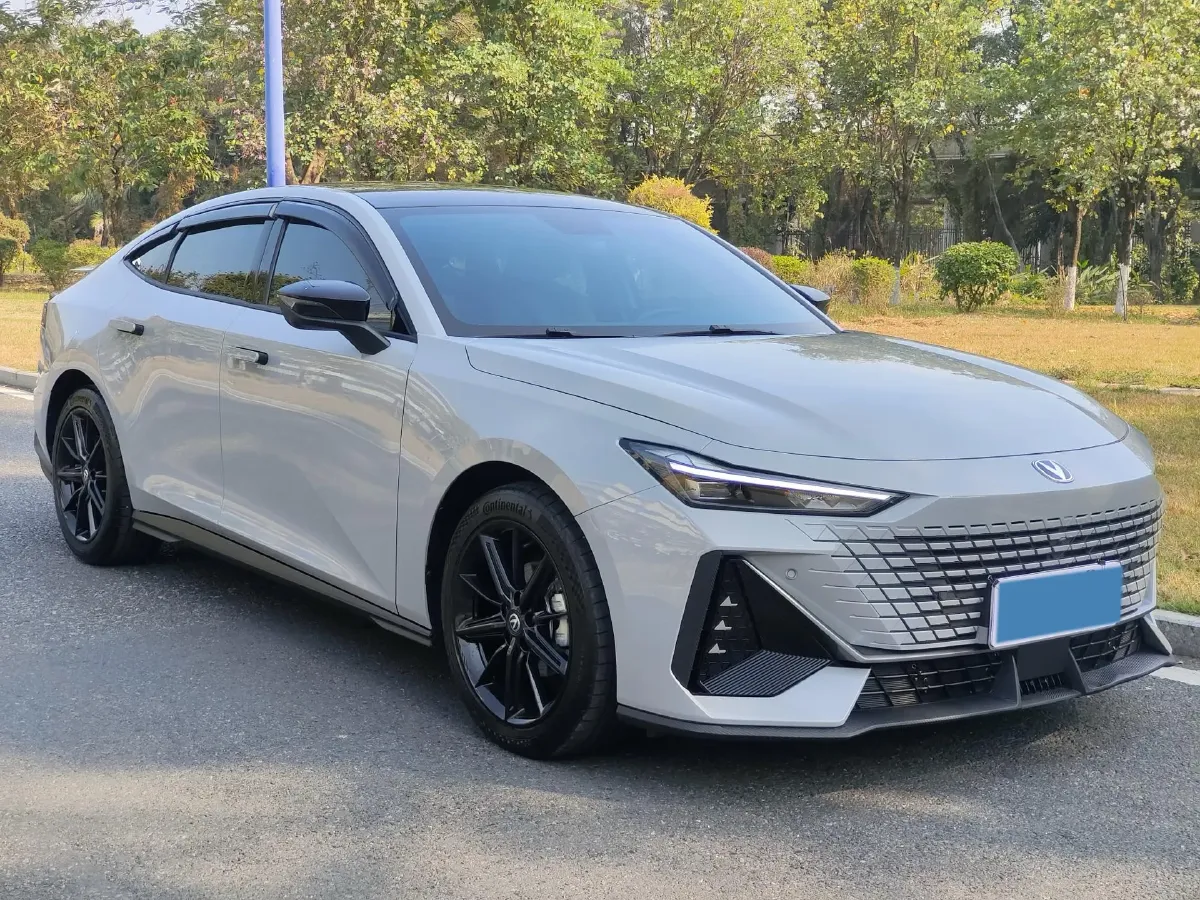 2022 ChangAn UNI-V 1.5T 188HP L4 7DCT,autocango,china used car exporter,china ev exporter,chinese used car exporter,chinese used ev exporter