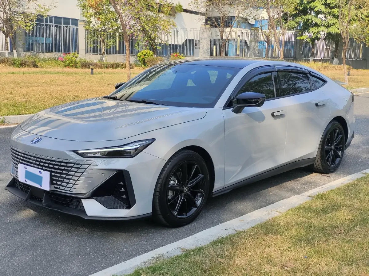 2022 ChangAn UNI-V 1.5T 188HP L4 7DCT,autocango,china used car exporter,china ev exporter,chinese used car exporter,chinese used ev exporter