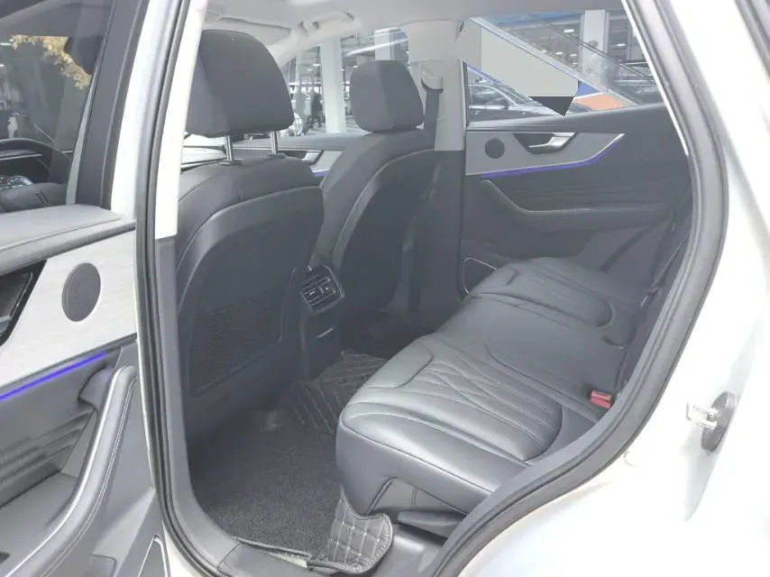 2025 HongQi HS5 2.0T 252HP L4 8AT,autocango,china used car exporter,china ev exporter,chinese used car exporter,chinese used ev exporter