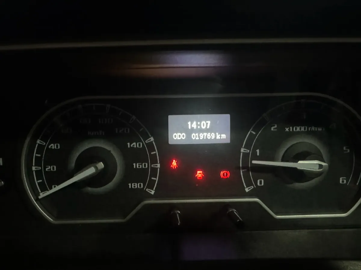 2019 MAXUS XinTu V80 2.5T 136HP L4 6MT,autocango,china used car exporter,china ev exporter,chinese used car exporter,chinese used ev exporter