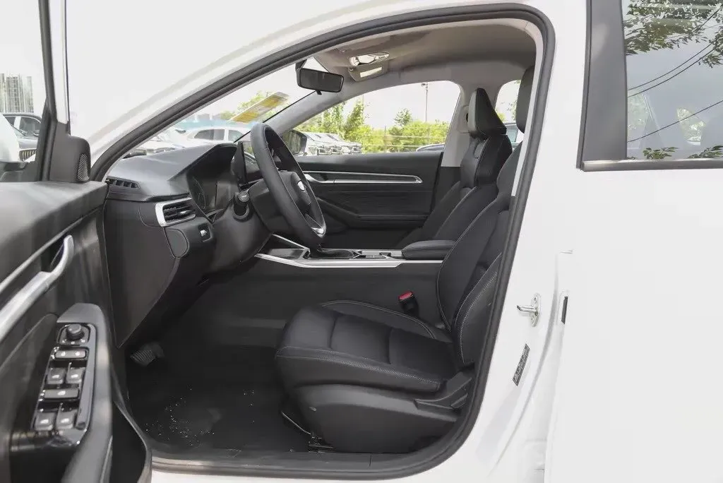 2025 Geely Emgrand 1.5L 127HP L4 CVT,autocango,china used car exporter,china ev exporter,chinese used car exporter,chinese used ev exporter