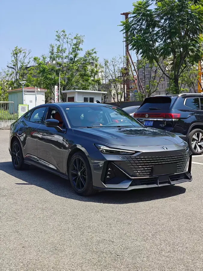 2023 ChangAn UNI-V 1.5T 188HP L4 7DCT,autocango,china used car exporter,china ev exporter,chinese used car exporter,chinese used ev exporter