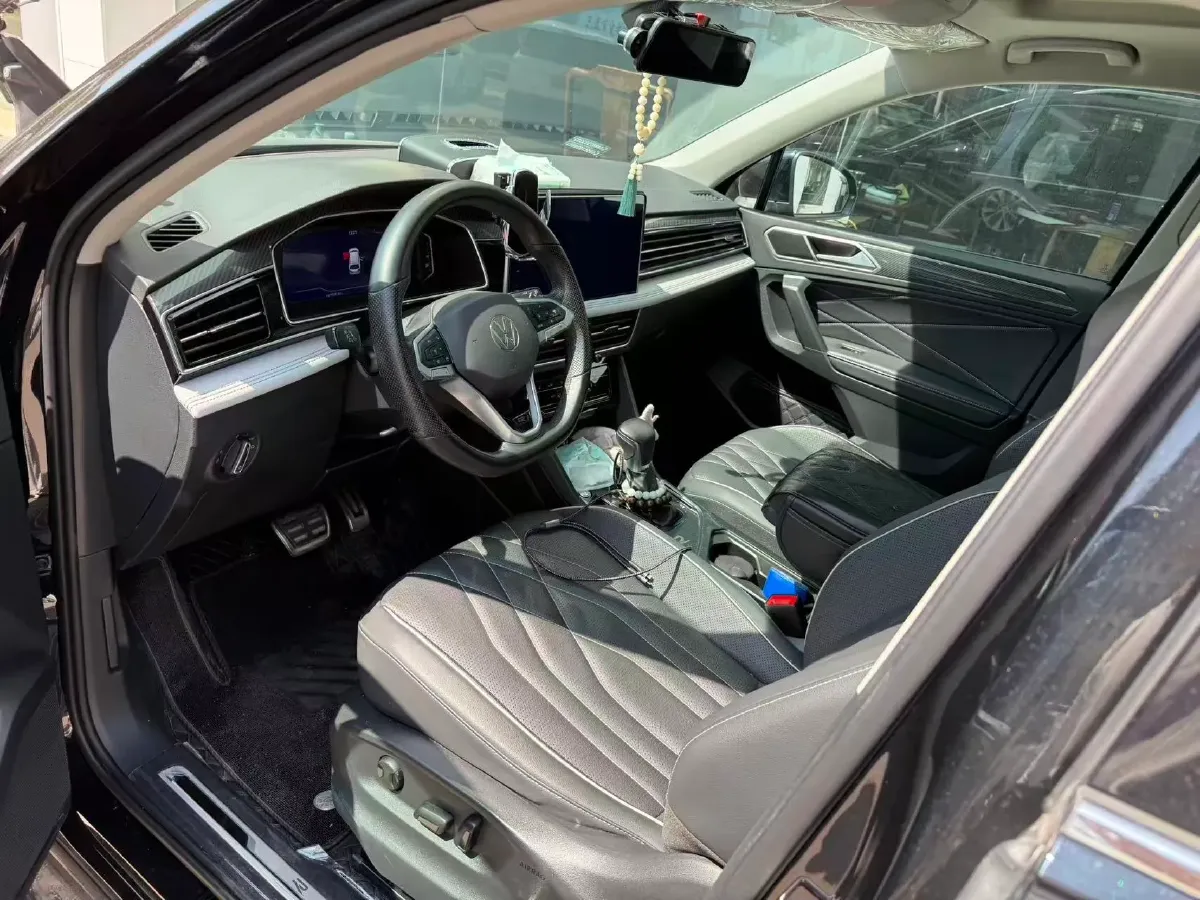 2024 Volkswagen Tiguan L 2.0T 186HP L4 7DCT,autocango,china used car exporter,china ev exporter,chinese used car exporter,chinese used ev exporter