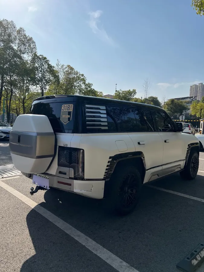 2023 YangWang U8 2.0T 272HP L4 REEV 49.05KWH,autocango,china used car exporter,china ev exporter,chinese used car exporter,chinese used ev exporter